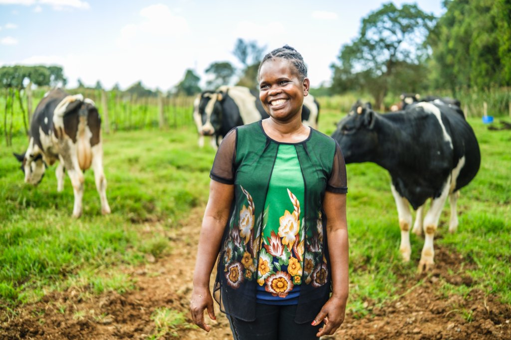 Coletta Kemboi sells milk at a market in Eldoret City, Kenya. © Gates Archive / Bryan Jaybee, Kenya.